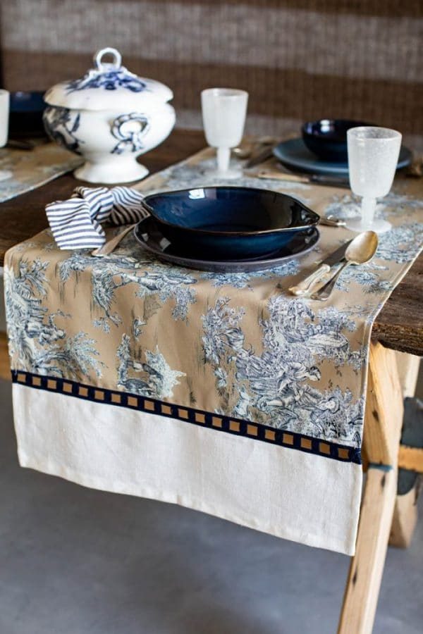 Riviera - Stain Resistant Table Runner 170 x 55 - Meggy-Blue-Ivory - Borgo Delle Tovaglie