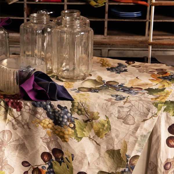 Doucers Tablecloth and Table Runners