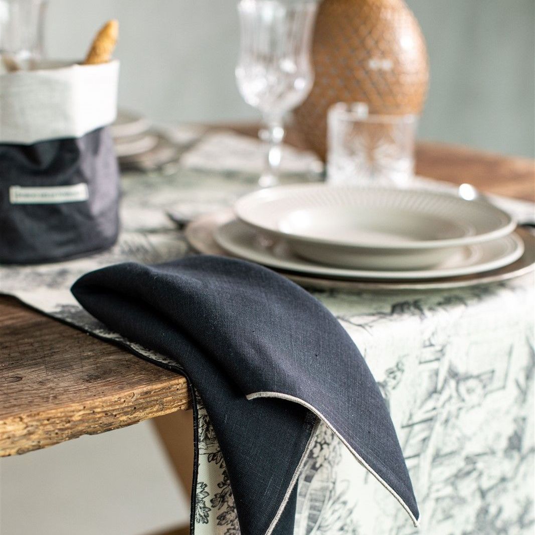 Filo - Stain Resistant Table Runner - Nero/Nero - Borgo Delle Tovaglie -  Finch & Lane